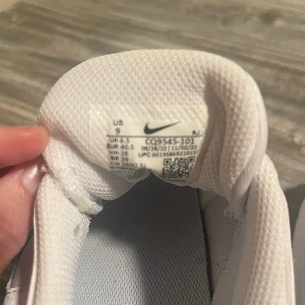 Nike Legend Essential White/Blue Workout Shoes Size 9 Style CQ9545-101 - Picture 8 of 8